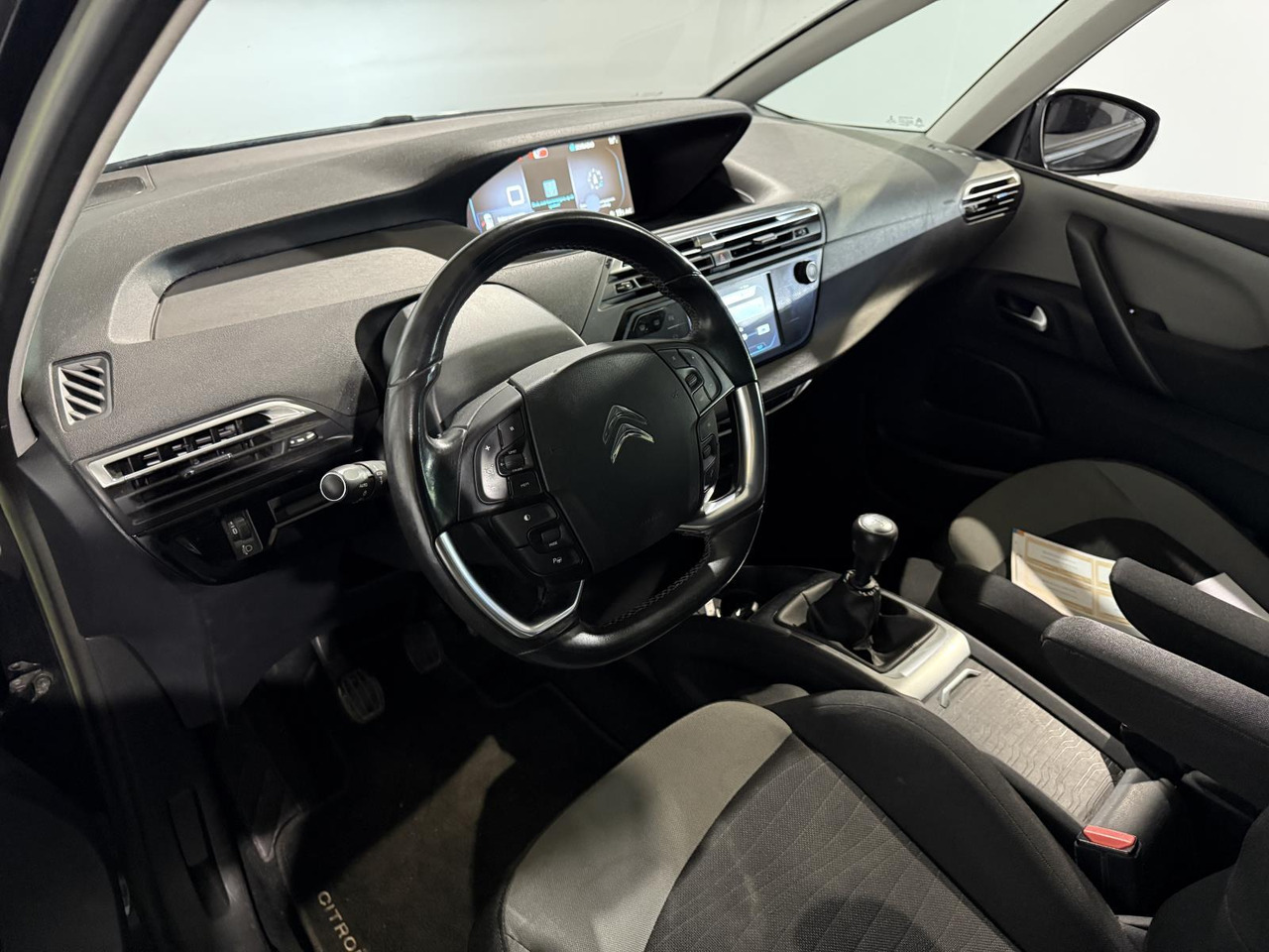 Citroen | Grand C4 Picasso 7 Pers | 1.6 THP Intensive | 2015 | 198.648 km | GH027T | Logisch - Car: picture 4 Citroen | Grand C4 Picasso 7 Pers | 1.6 THP Intensive | 2015 | 198.648 km | GH027T | Logisch - Car: picture 4
