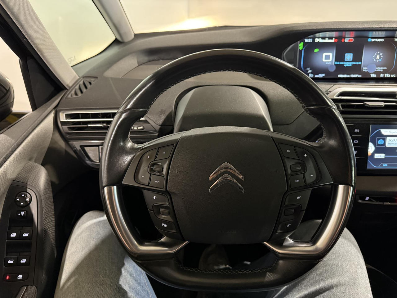 Citroen | Grand C4 Picasso 7 Pers | 1.6 THP Intensive | 2015 | 198.648 km | GH027T | Logisch - Car: picture 5 Citroen | Grand C4 Picasso 7 Pers | 1.6 THP Intensive | 2015 | 198.648 km | GH027T | Logisch - Car: picture 5