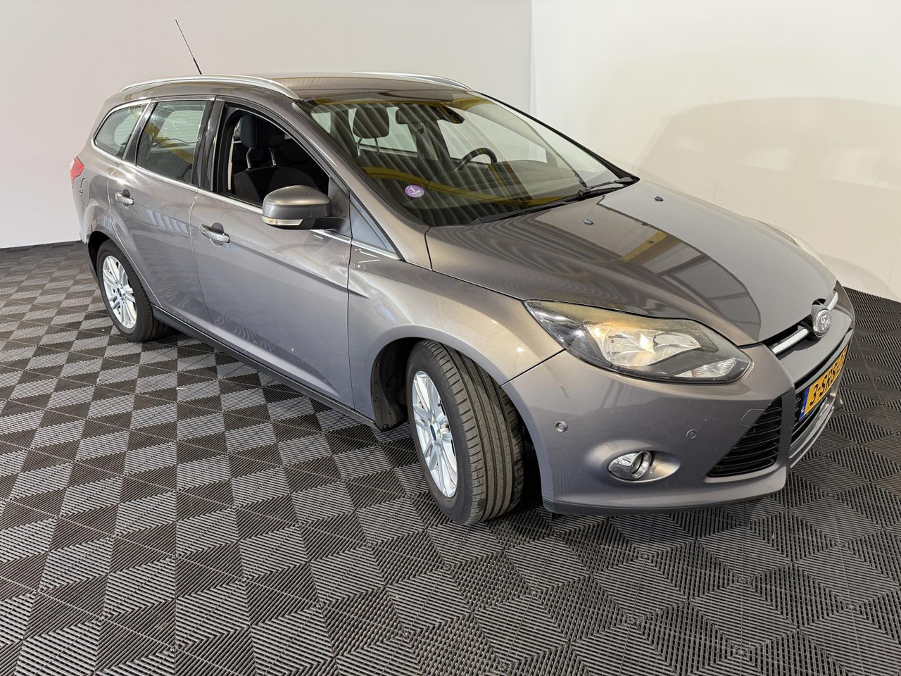 Ford | Focus Wagon | 1.0 EcoBoost Edition Plus | 2013 | 228.888 km | 3SRS07 | Logisch - Car: picture 4 Ford | Focus Wagon | 1.0 EcoBoost Edition Plus | 2013 | 228.888 km | 3SRS07 | Logisch - Car: picture 4