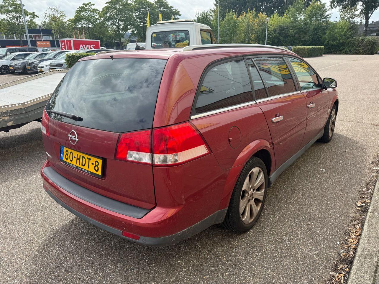 Opel Vectra Wagon 1.8 - 16V Executive | 2008 | 148.010 km | Automaat | 80HDT8 | NAP: Logisch - Car: picture 4 Opel Vectra Wagon 1.8 - 16V Executive | 2008 | 148.010 km | Automaat | 80HDT8 | NAP: Logisch - Car: picture 4
