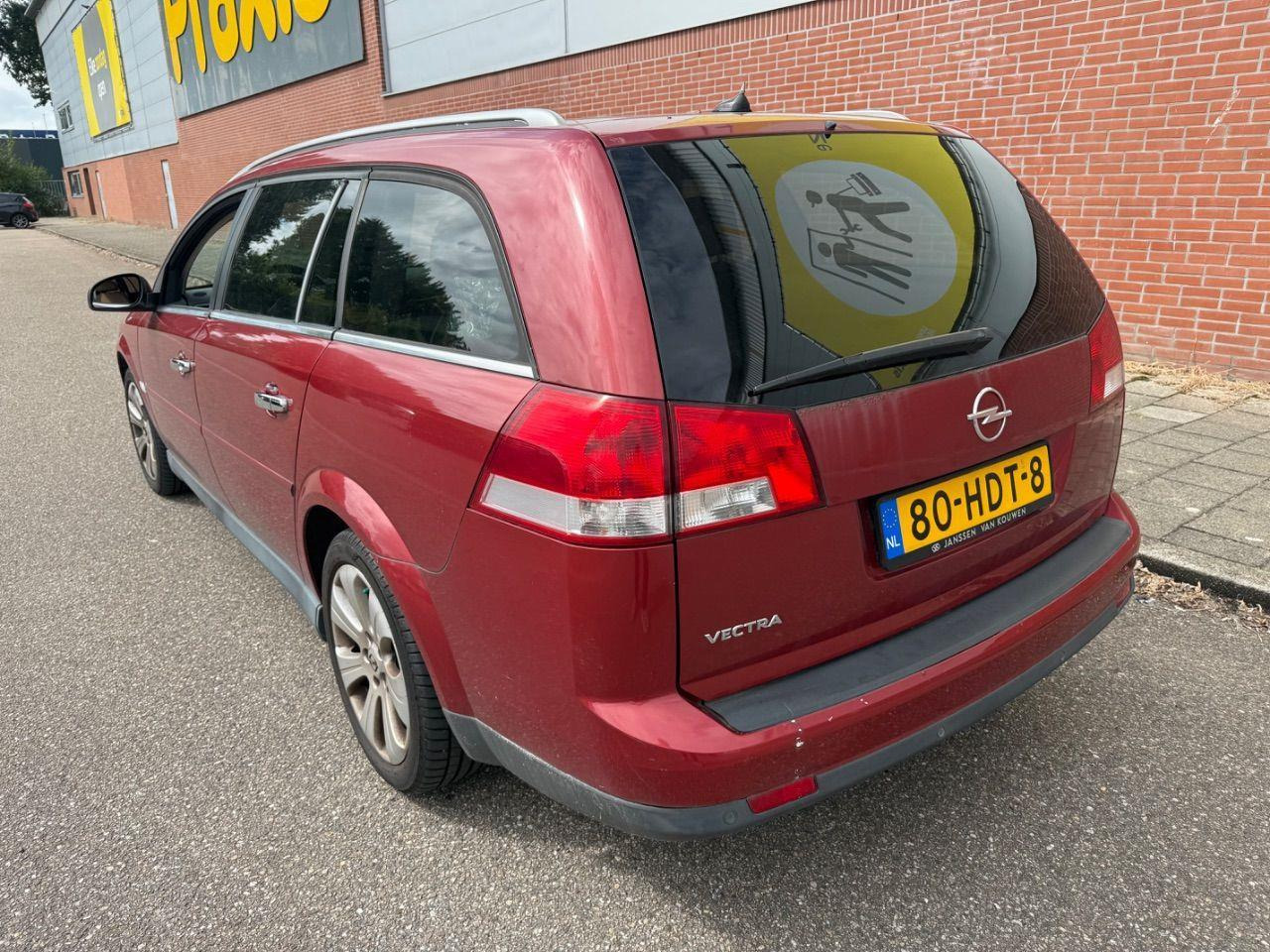 Opel Vectra Wagon 1.8 - 16V Executive | 2008 | 148.010 km | Automaat | 80HDT8 | NAP: Logisch - Car: picture 3 Opel Vectra Wagon 1.8 - 16V Executive | 2008 | 148.010 km | Automaat | 80HDT8 | NAP: Logisch - Car: picture 3