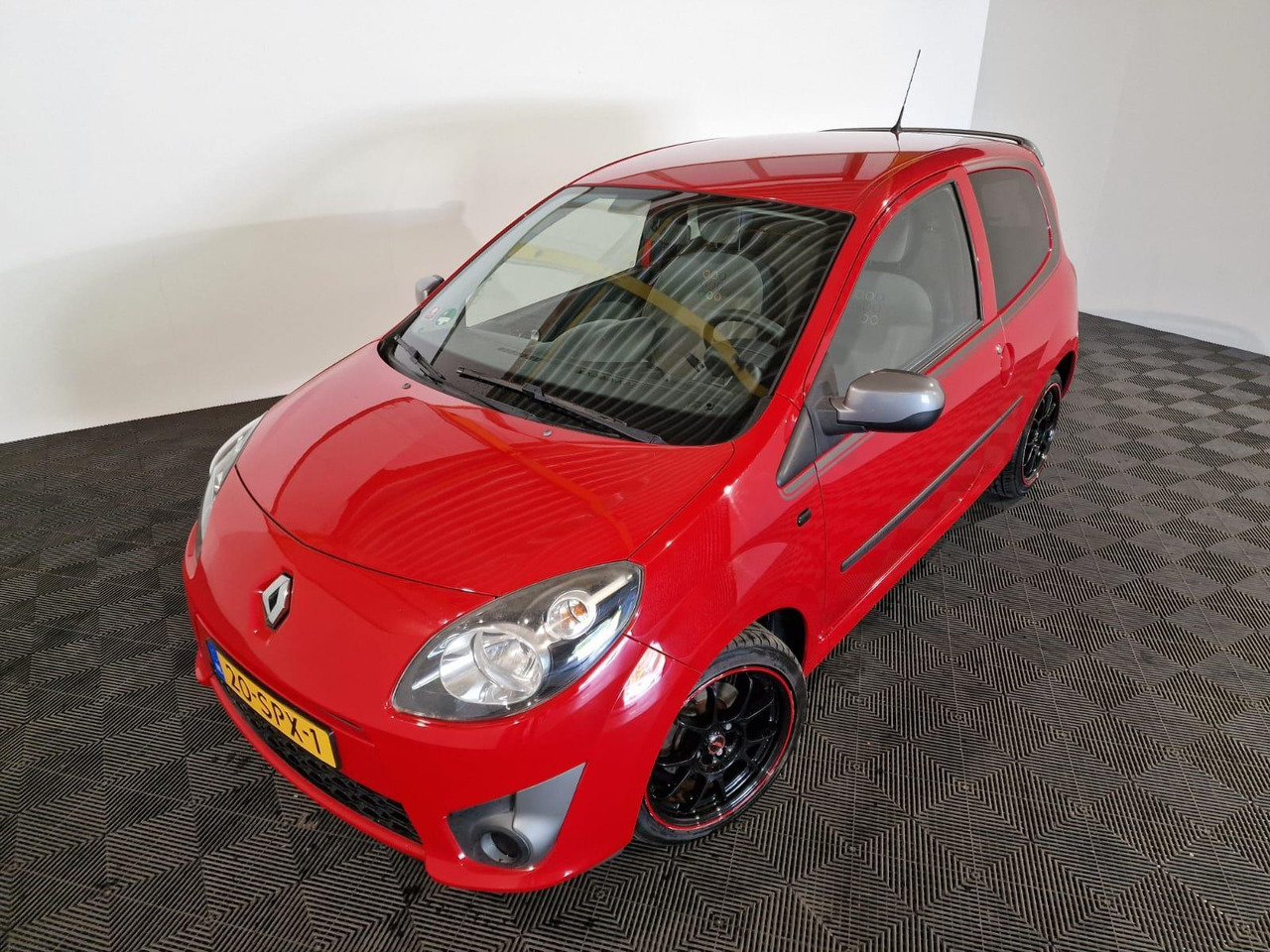 Renault Twingo 1.2-16V Collection 2011 149.179 km 20-SPX-1 - Hatchback: picture 1 Renault Twingo 1.2-16V Collection 2011 149.179 km 20-SPX-1 - Hatchback: picture 1