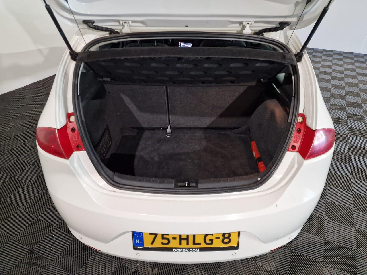 SEAT Leon 1.4 TSI Business Style 75-HLG-8 268.116 km - Car: picture 3 SEAT Leon 1.4 TSI Business Style 75-HLG-8 268.116 km - Car: picture 3