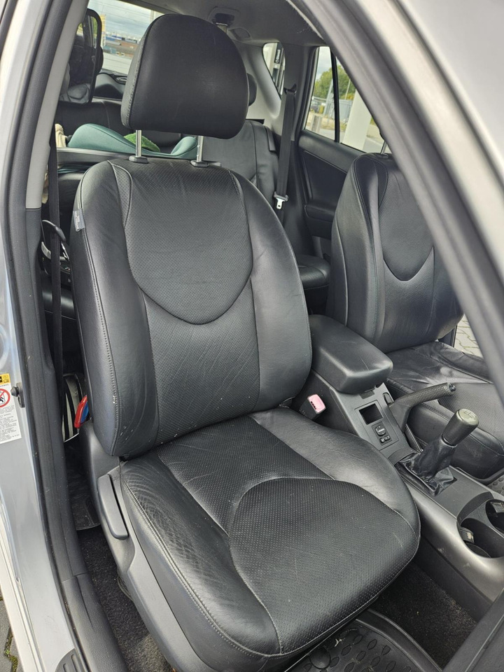 Toyota | RAV4 | 2.0 VVTi Executive | 2006 | 272.231 km | 82TDFD | Logisch - SUV: picture 4 Toyota | RAV4 | 2.0 VVTi Executive | 2006 | 272.231 km | 82TDFD | Logisch - SUV: picture 4