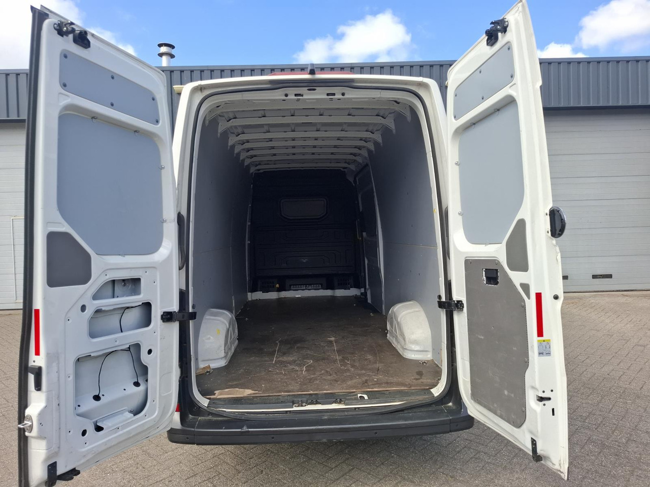 Volkswagen Crafter 35 2.0 TDI L4H3 | 2022 | 135.282 km | VPR-84-T - Panel van: picture 4 Volkswagen Crafter 35 2.0 TDI L4H3 | 2022 | 135.282 km | VPR-84-T - Panel van: picture 4