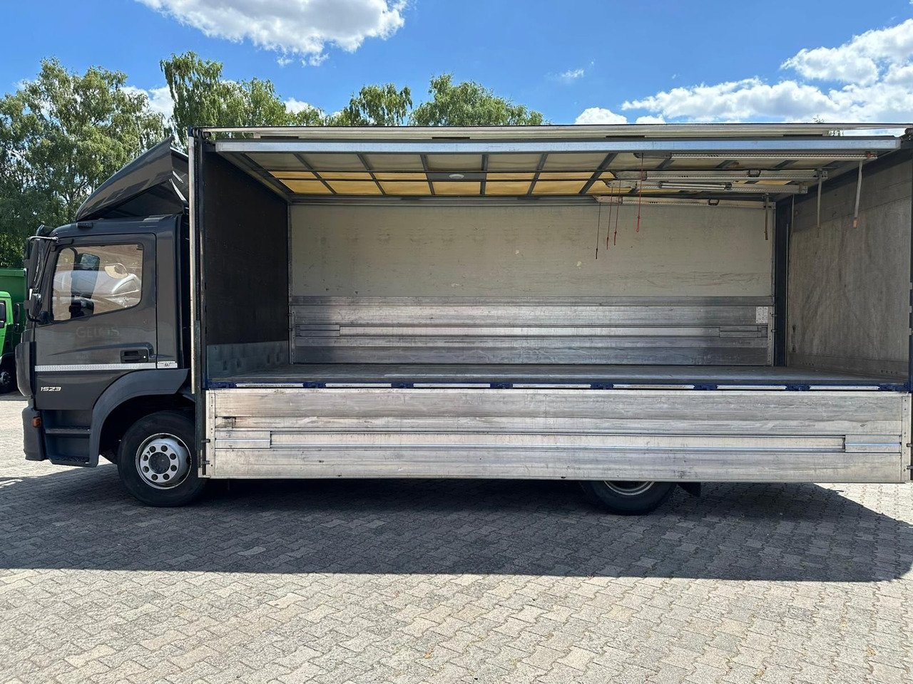 Mercedes-Benz Atego 1523/Klima/LBW/GT-Zertifiziert/2xAHK - Beverage truck: picture 4 Mercedes-Benz Atego 1523/Klima/LBW/GT-Zertifiziert/2xAHK - Beverage truck: picture 4