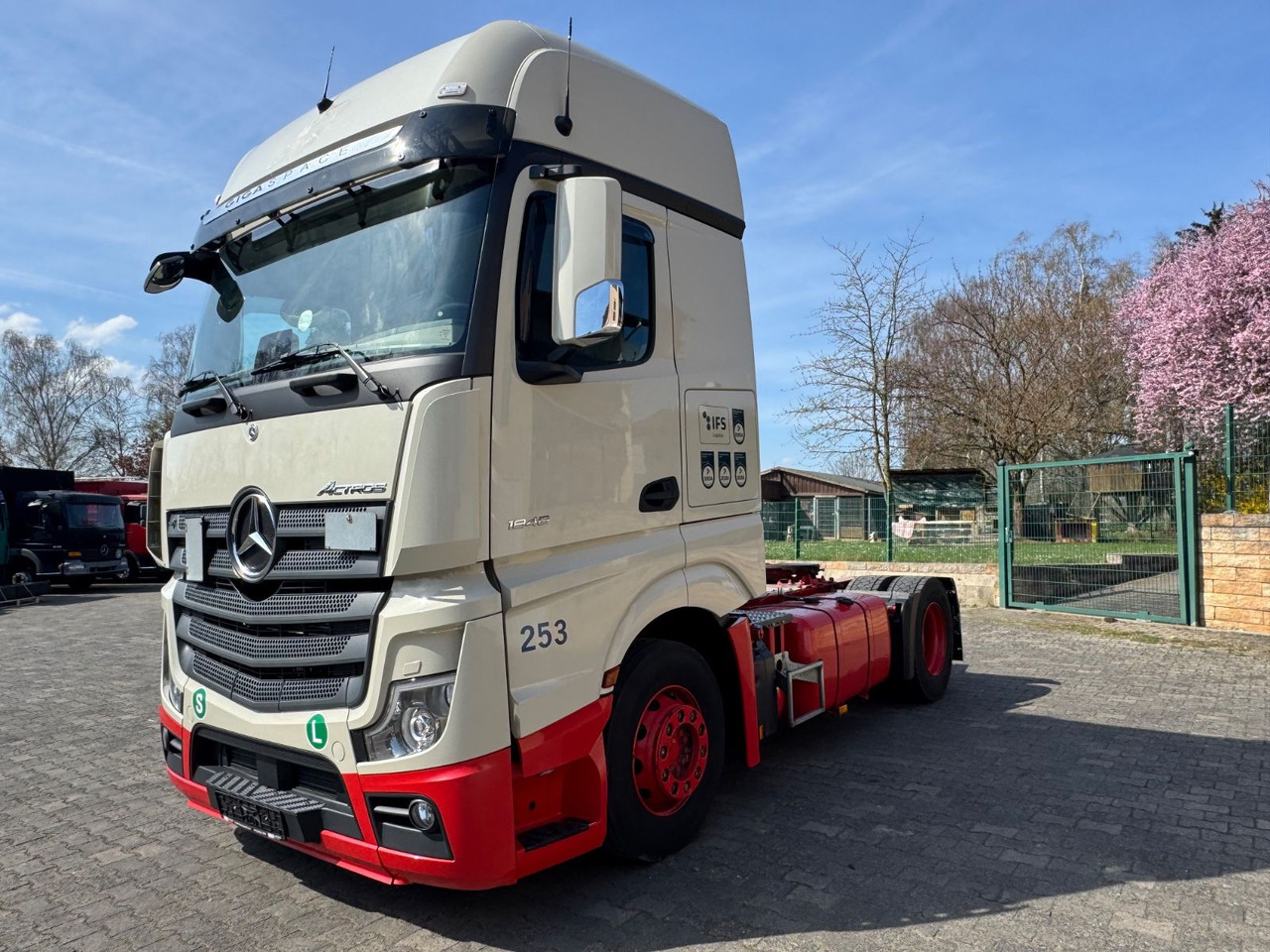 Mercedes-Benz Actros 1848/GIGA/Retarder/2xBett/2instock - Tractor unit: picture 4 Mercedes-Benz Actros 1848/GIGA/Retarder/2xBett/2instock - Tractor unit: picture 4