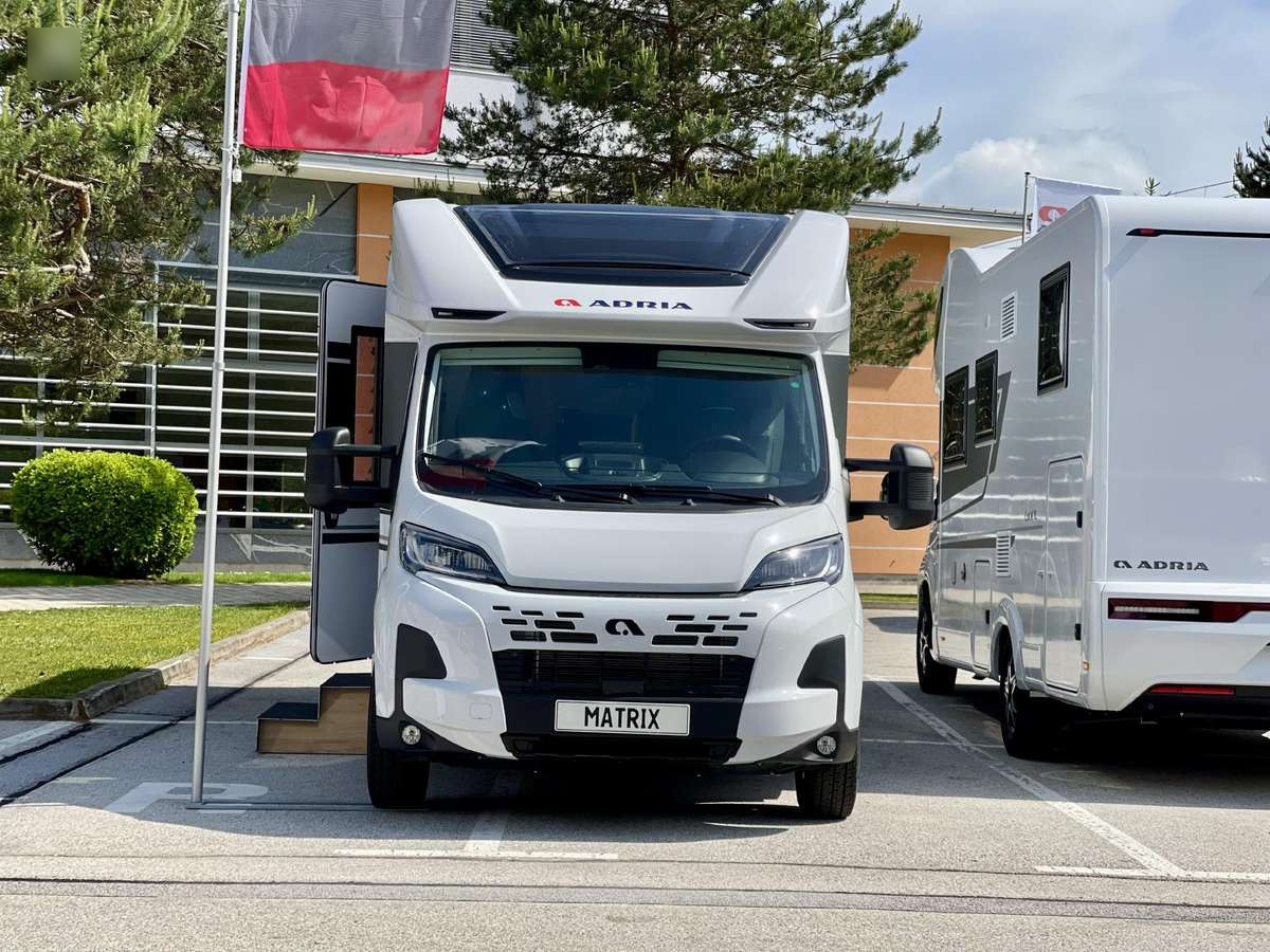 ADRIA Matrix 650 SL - Semi-integrated motorhome: picture 1 ADRIA Matrix 650 SL - Semi-integrated motorhome: picture 1