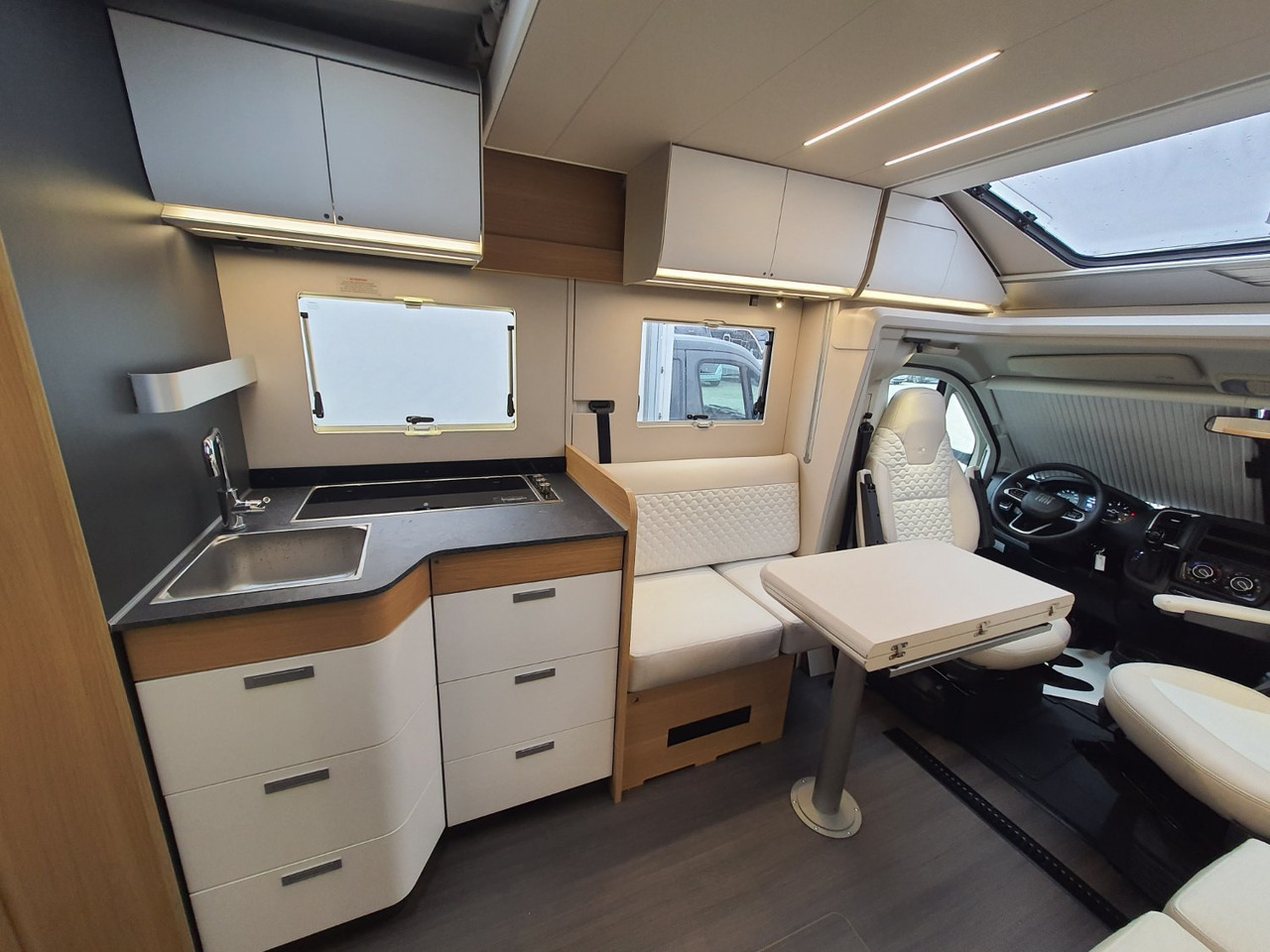 Adria Matrix Plus 670DC - Semi-integrated motorhome: picture 5 Adria Matrix Plus 670DC - Semi-integrated motorhome: picture 5