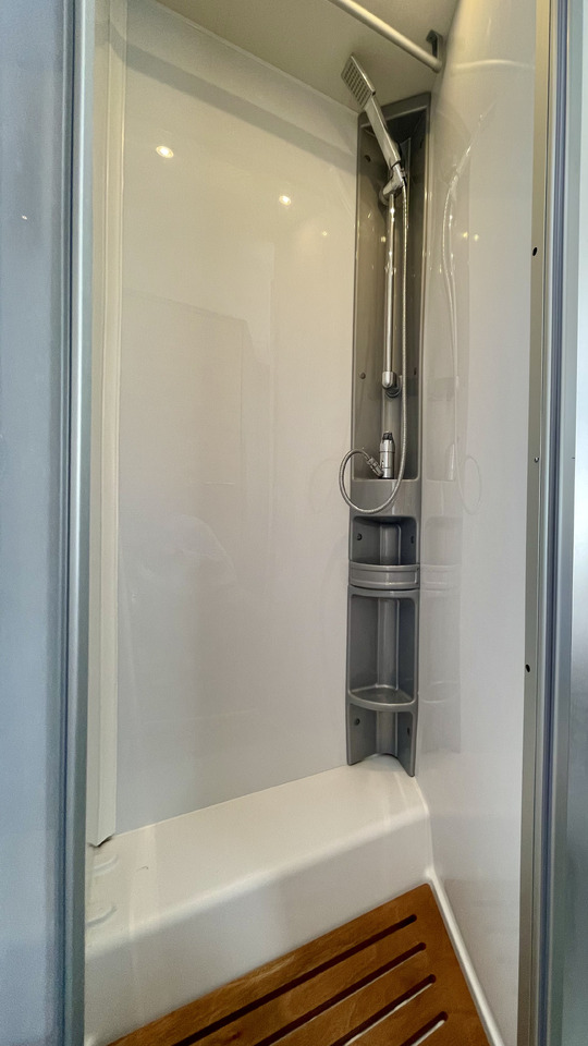 Semi-integrated motorhome DETHLEFFS T7052 DBL: picture 11