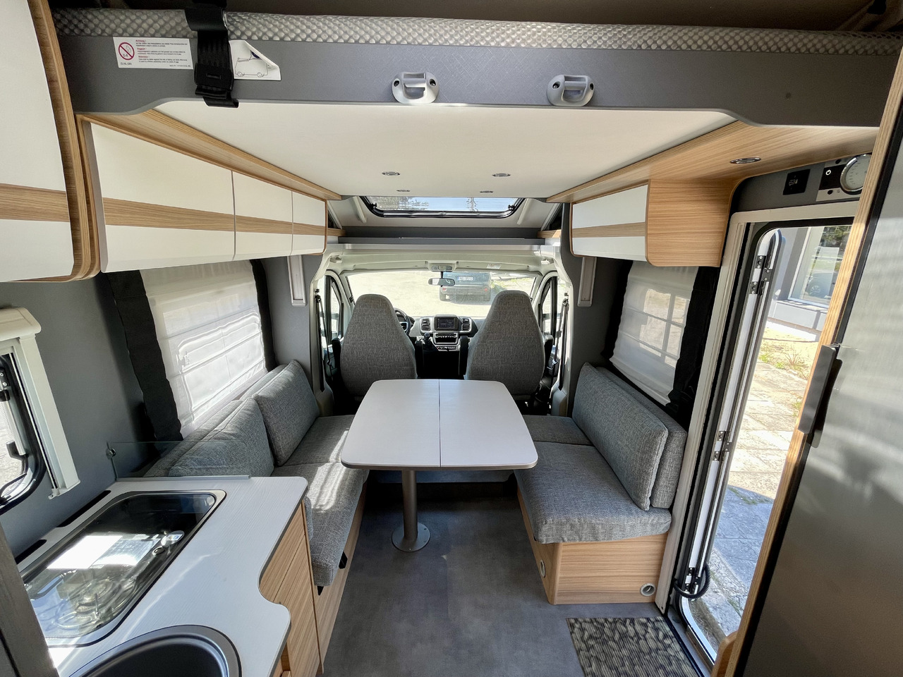 Semi-integrated motorhome DETHLEFFS T7052 DBL: picture 6