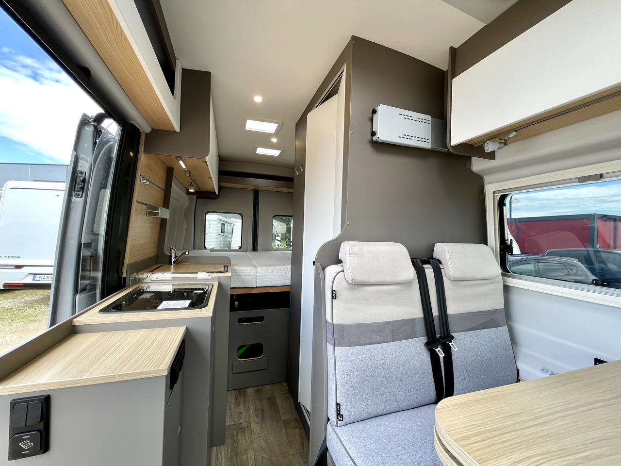 Camper van LMC Innovan 590C: picture 13