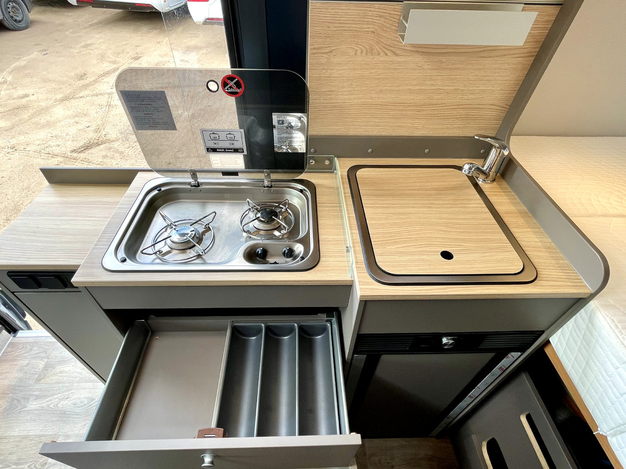 Camper van LMC Innovan 590C: picture 11