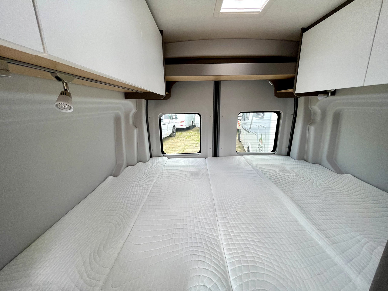 Camper van LMC Innovan 590C: picture 8