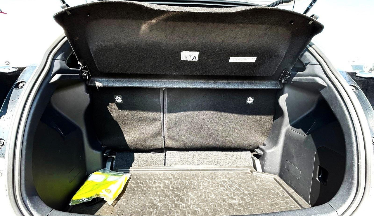 Sedan Toyota Yaris 1.5 Hybrid 5 porte Lounge: picture 17