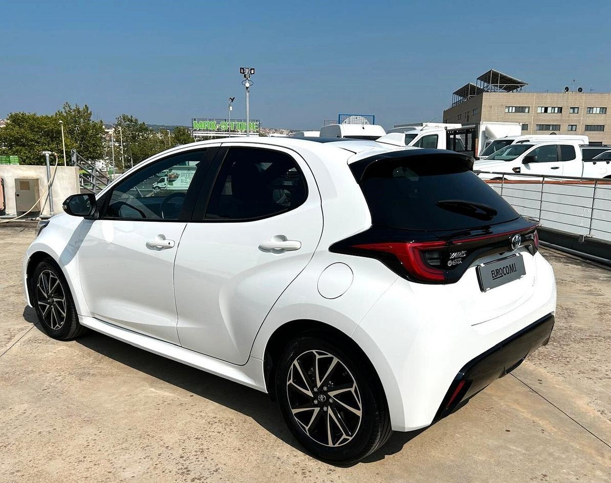Sedan Toyota Yaris 1.5 Hybrid 5 porte Lounge: picture 7