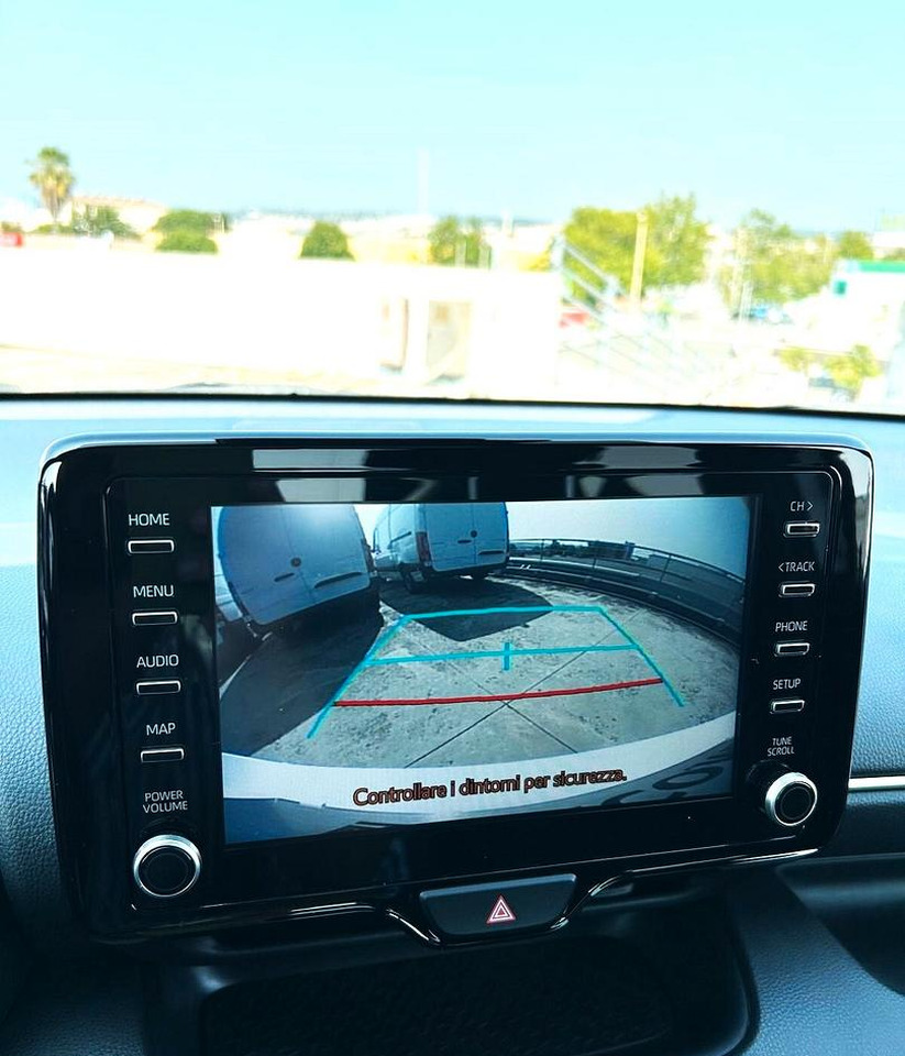 Sedan Toyota Yaris 1.5 Hybrid 5 porte Lounge: picture 15