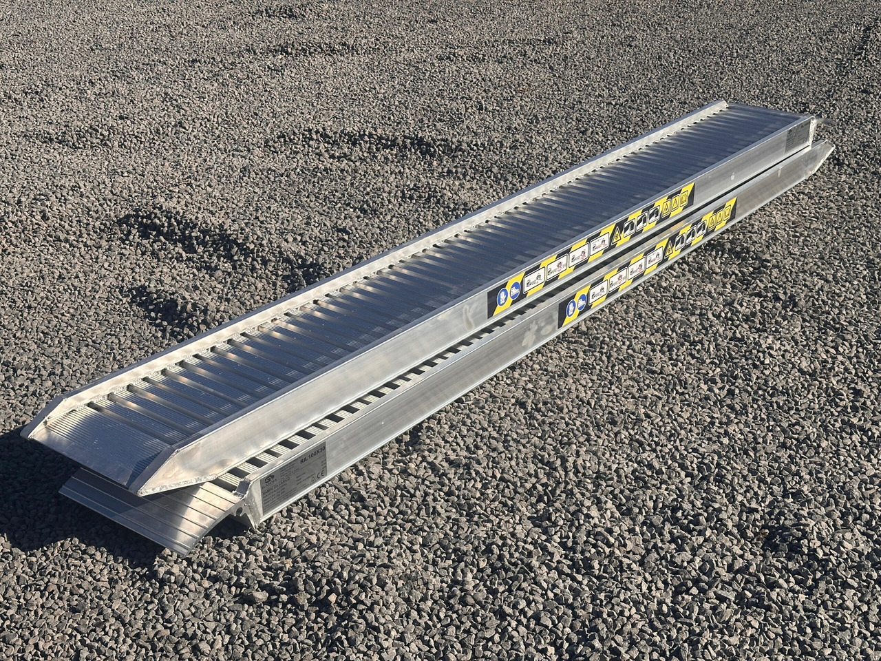 DAMAC 115x30 - Loading ramp: picture 1 DAMAC 115x30 - Loading ramp: picture 1