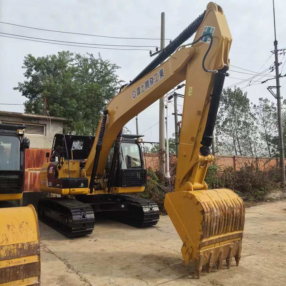 CATERPILLAR 320D2L - Crawler excavator: picture 2 CATERPILLAR 320D2L - Crawler excavator: picture 2