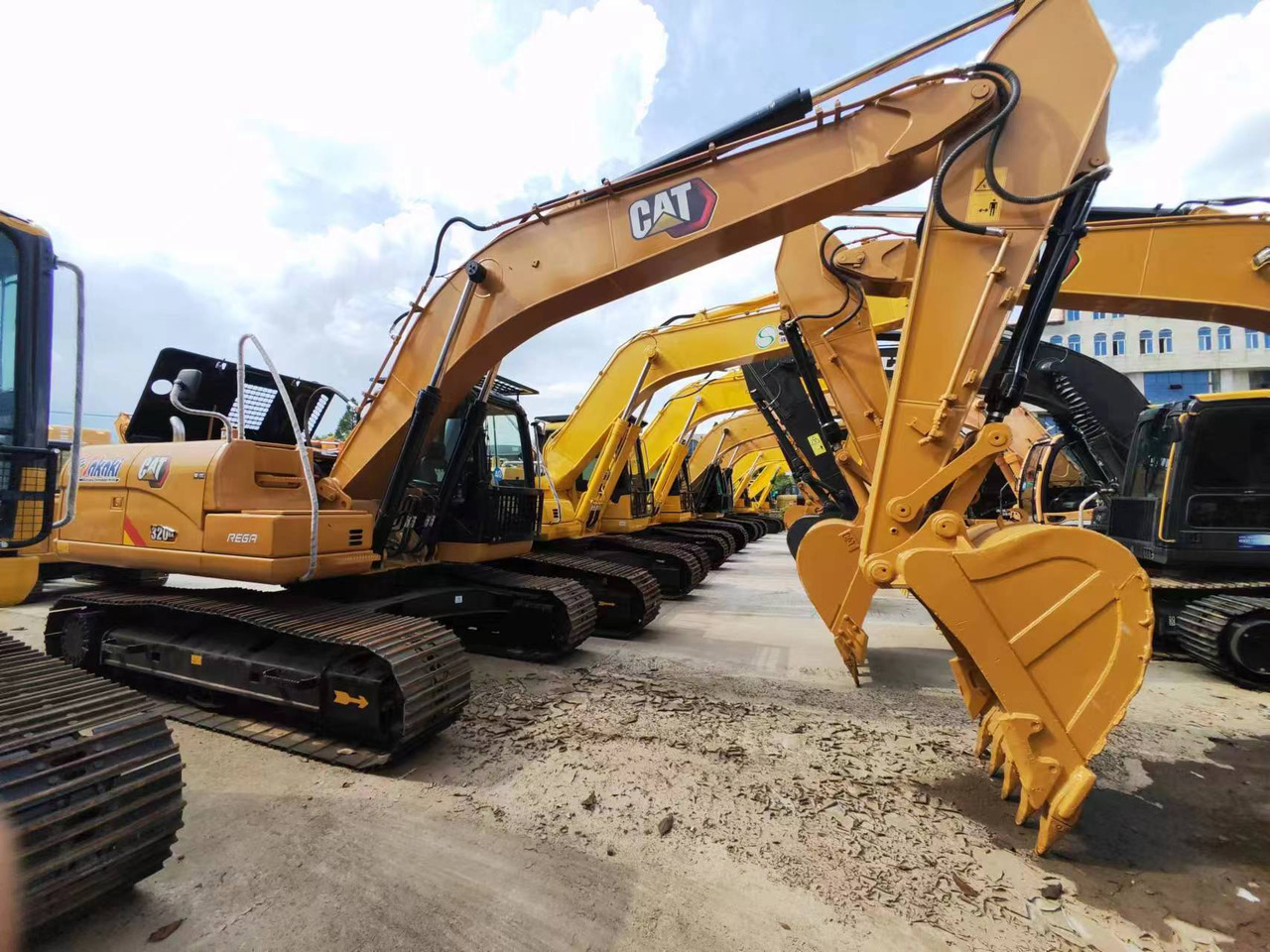 CATERPILLAR 320GX - Crawler excavator: picture 1 CATERPILLAR 320GX - Crawler excavator: picture 1