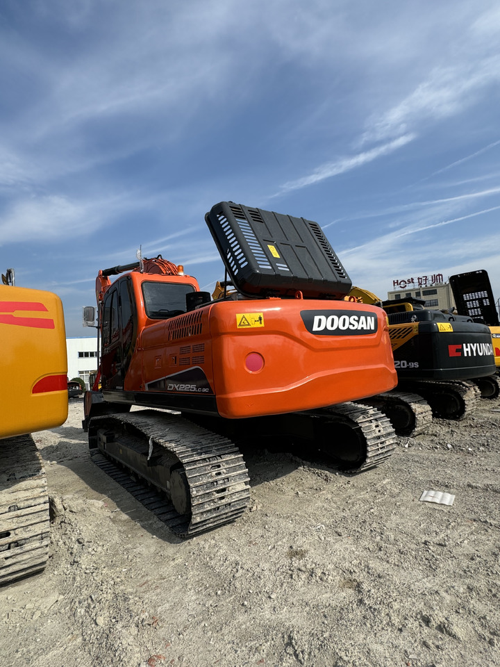 DOOSAN DX225 - Crawler excavator: picture 4 DOOSAN DX225 - Crawler excavator: picture 4