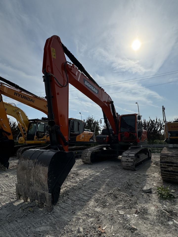 DOOSAN DX225 - Crawler excavator: picture 3 DOOSAN DX225 - Crawler excavator: picture 3