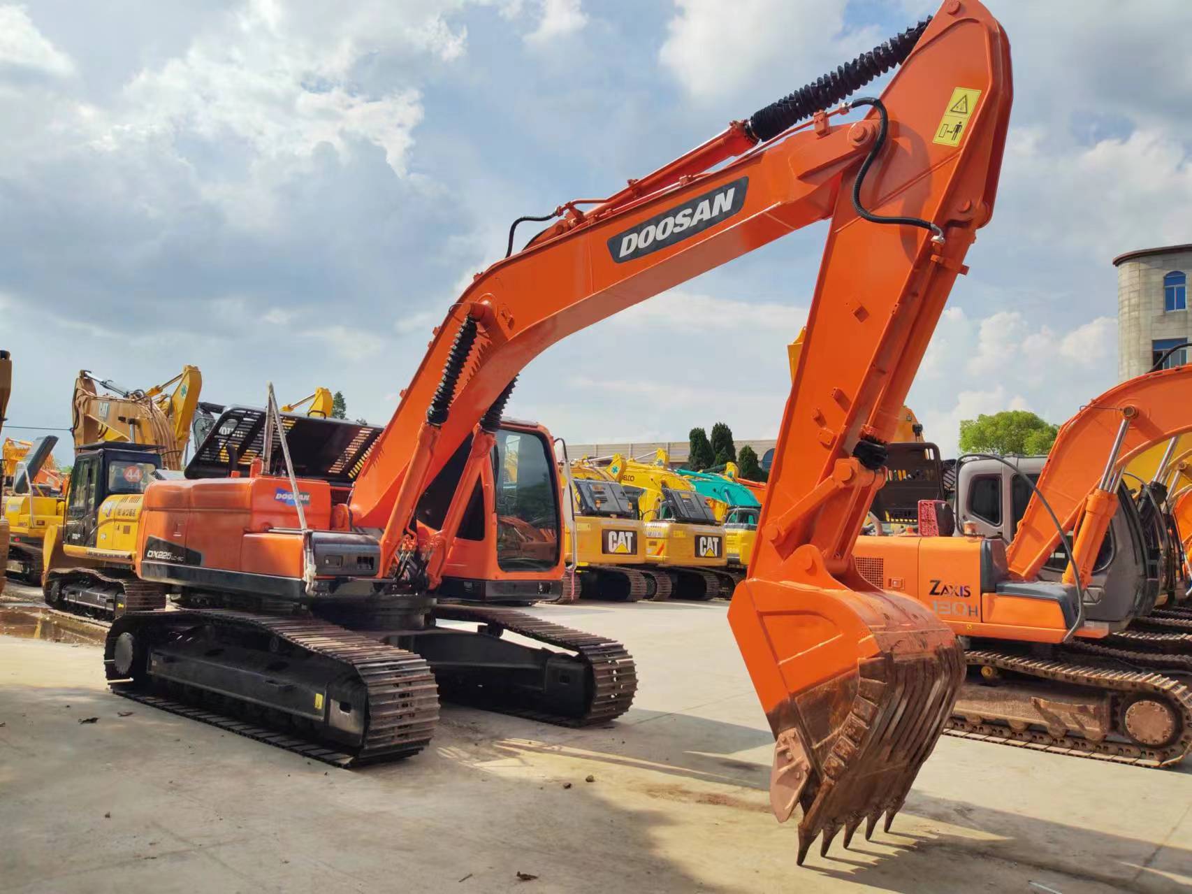 DOOSAN DX225 - Crawler excavator: picture 5 DOOSAN DX225 - Crawler excavator: picture 5