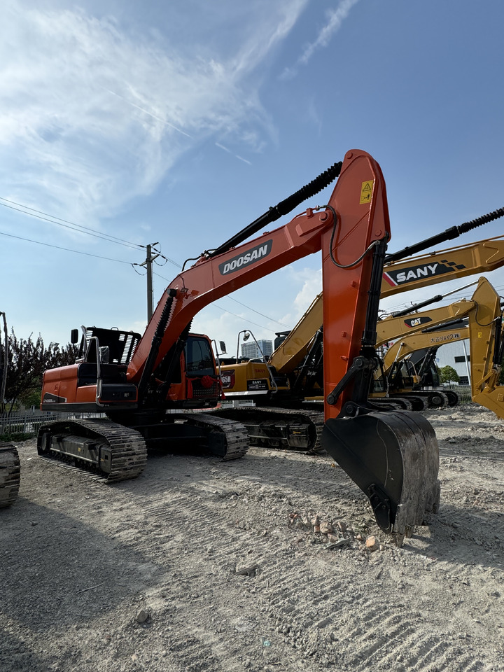 DOOSAN DX225 - Crawler excavator: picture 1 DOOSAN DX225 - Crawler excavator: picture 1