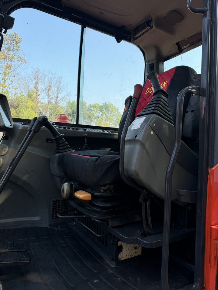 Crawler excavator DOOSAN DX60: picture 9