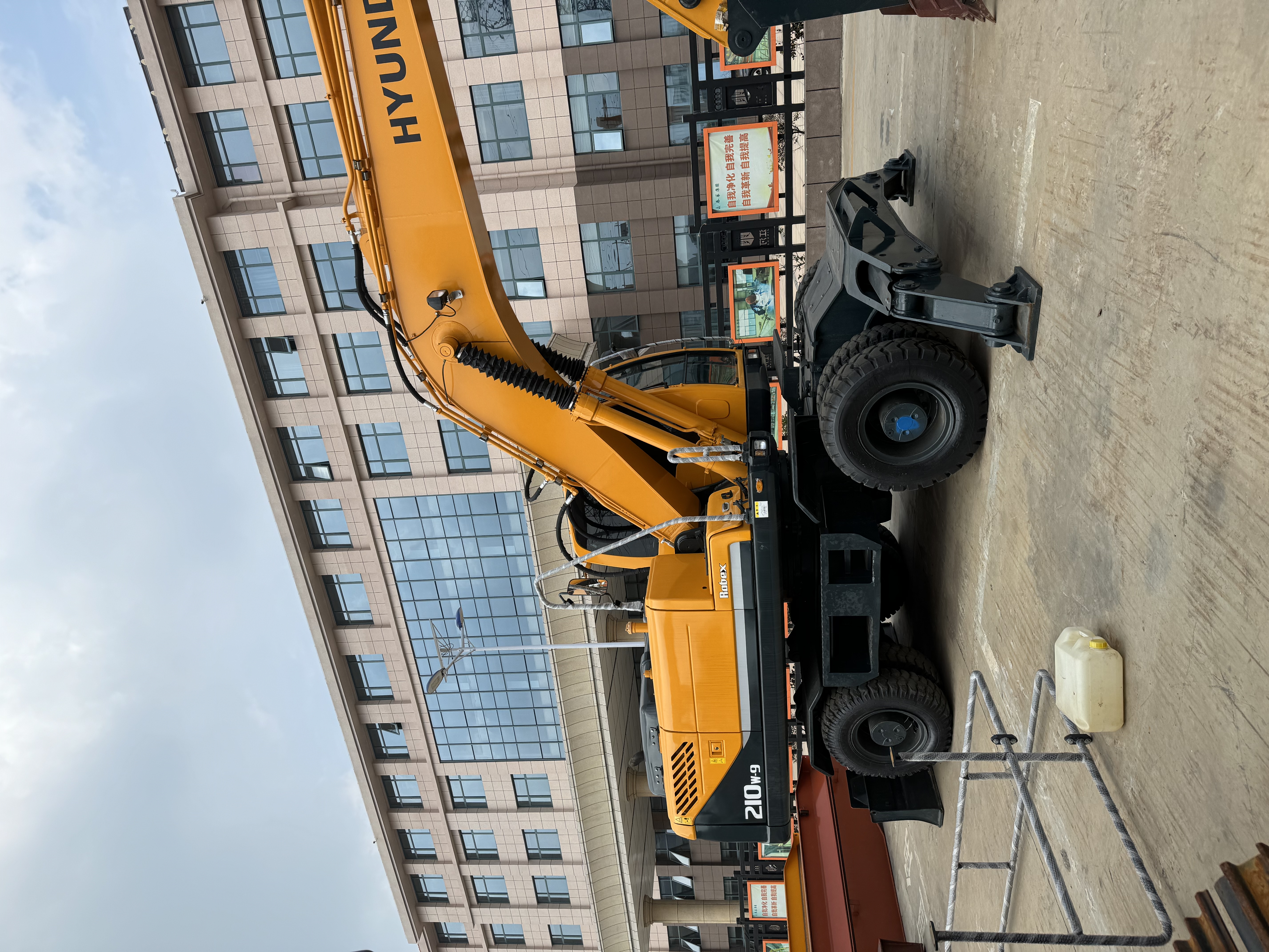 Wheel excavator Hyundai 210W-9: picture 8