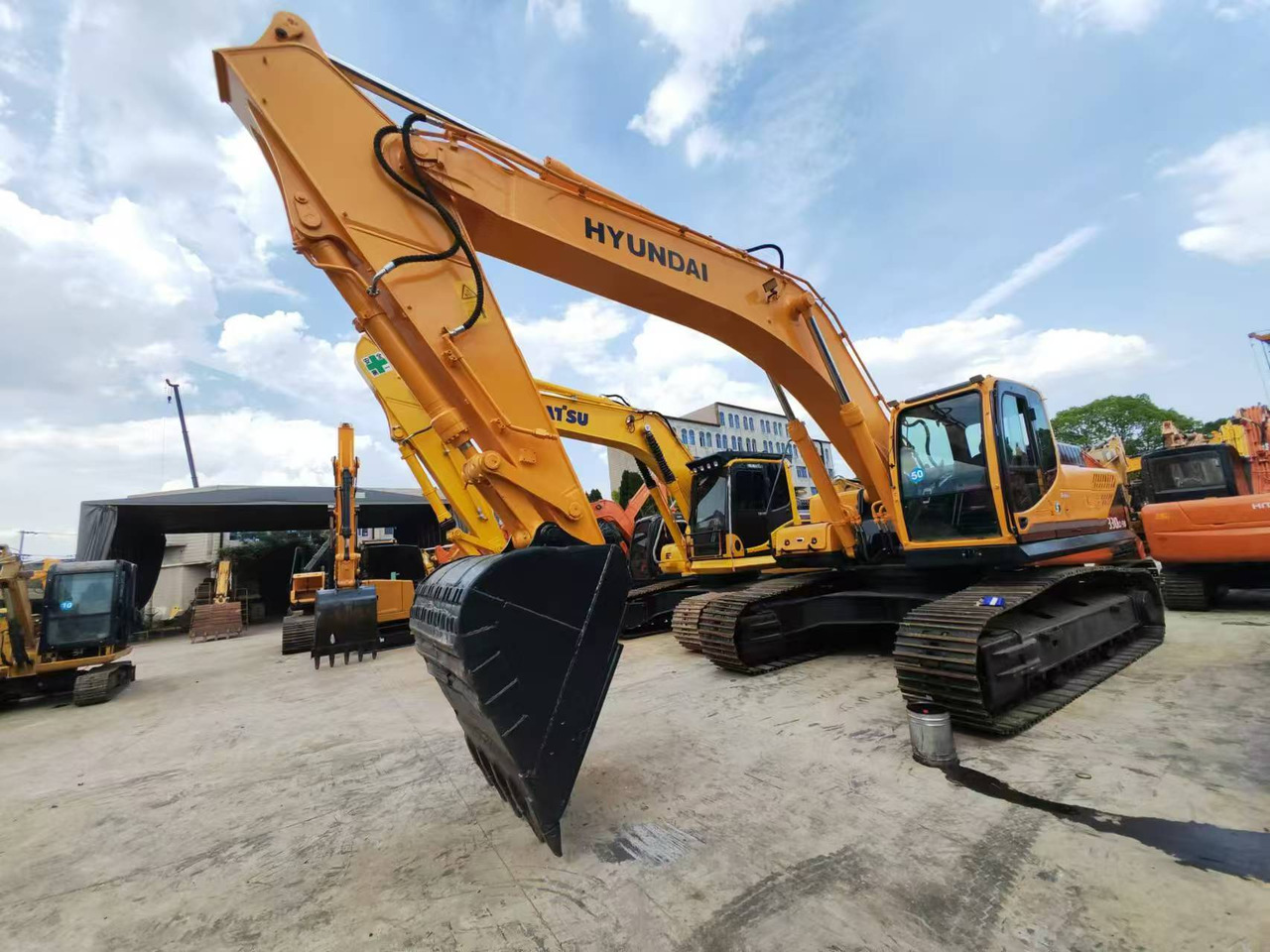 Hyundai HX330 - Crawler excavator: picture 2 Hyundai HX330 - Crawler excavator: picture 2