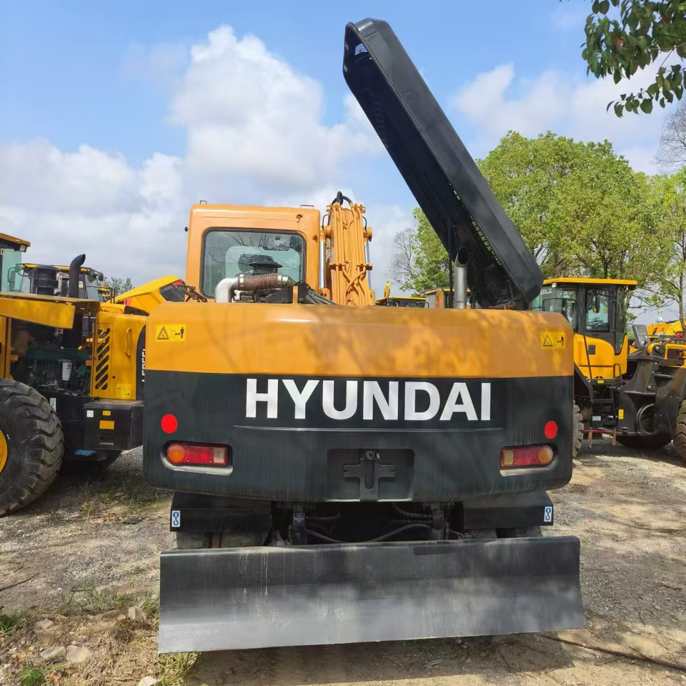 Hyundai R150LC-9 - Wheel excavator: picture 5 Hyundai R150LC-9 - Wheel excavator: picture 5