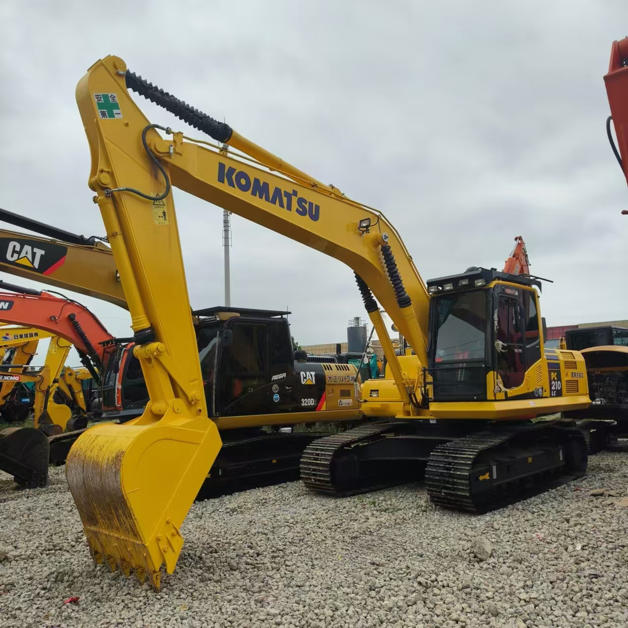 KOMATSU PC210 - Crawler excavator: picture 1 KOMATSU PC210 - Crawler excavator: picture 1