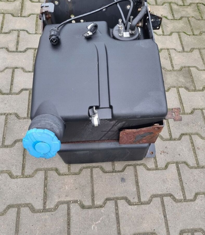 82169359 Renault MIDLUM PREMIUM DXI 5 7 VOLVO FL FE - AdBlue tank for Truck: picture 3 82169359 Renault MIDLUM PREMIUM DXI 5 7 VOLVO FL FE - AdBlue tank for Truck: picture 3