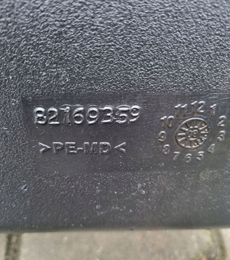 82169359 Renault MIDLUM PREMIUM DXI 5 7 VOLVO FL FE - AdBlue tank for Truck: picture 2 82169359 Renault MIDLUM PREMIUM DXI 5 7 VOLVO FL FE - AdBlue tank for Truck: picture 2