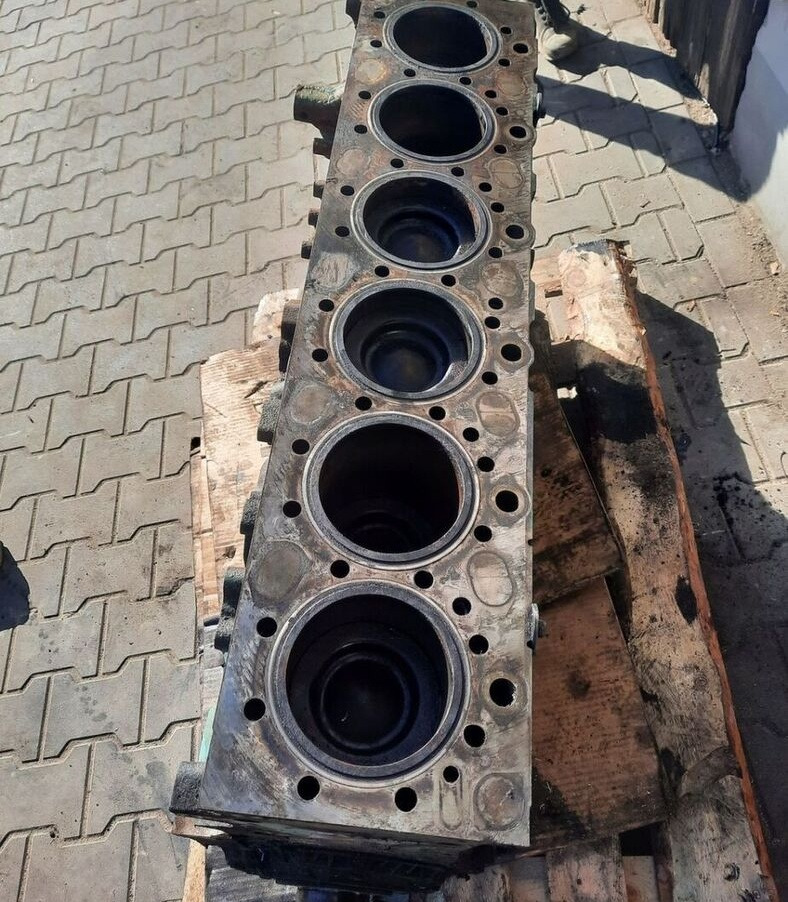 D13*399578* Volvo FH 4 truck - Cylinder block for Truck: picture 3 D13*399578* Volvo FH 4 truck - Cylinder block for Truck: picture 3