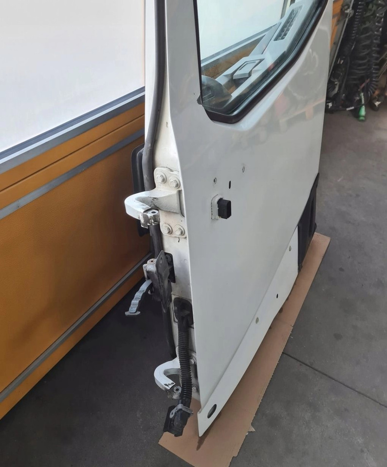 DRZWI KOMPLETNE LEWE RENAULT GAMA T K C RANGE ŚREDNIA KABINA - Door and parts: picture 4 DRZWI KOMPLETNE LEWE RENAULT GAMA T K C RANGE ŚREDNIA KABINA - Door and parts: picture 4