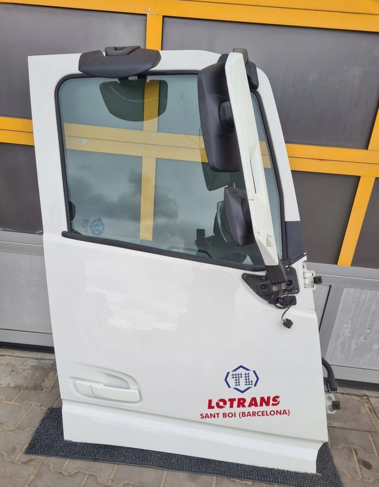 DRZWI KOMPLETNE PRAWE VOLVO FH 4 1103 - Door and parts: picture 2 DRZWI KOMPLETNE PRAWE VOLVO FH 4 1103 - Door and parts: picture 2