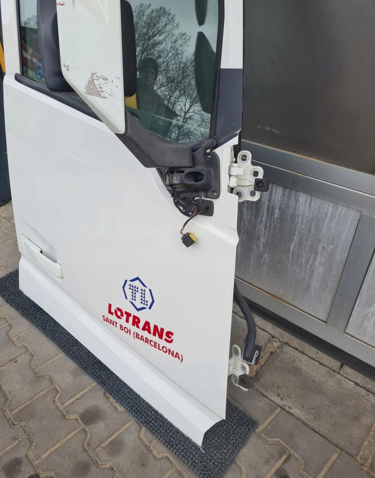 DRZWI KOMPLETNE PRAWE VOLVO FH 4 1103 - Door and parts: picture 5 DRZWI KOMPLETNE PRAWE VOLVO FH 4 1103 - Door and parts: picture 5