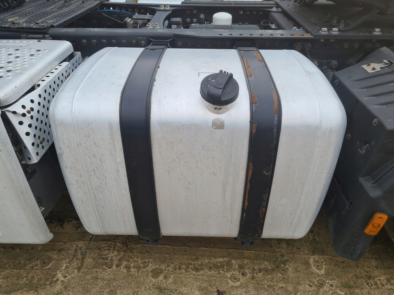 FORD ZBIORNIK BAK PALIWA 450 LITRÓW FORD F-MAX CARGO GC46 9002 CC - Fuel tank for Truck: picture 2 FORD ZBIORNIK BAK PALIWA 450 LITRÓW FORD F-MAX CARGO GC46 9002 CC - Fuel tank for Truck: picture 2
