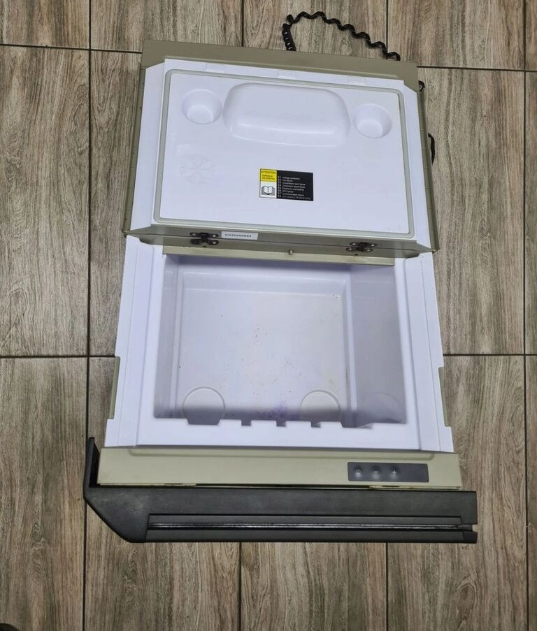 LODÓWKA CHŁODZIARKA VOLVO FH 4 FH 5 EURO 6 Volvo FH 4 FH 5 EURO 6  Volvo VOLVO FH 4 FH 5 EURO 6 - Cab and interior for Truck: picture 1 LODÓWKA CHŁODZIARKA VOLVO FH 4 FH 5 EURO 6 Volvo FH 4 FH 5 EURO 6  Volvo VOLVO FH 4 FH 5 EURO 6 - Cab and interior for Truck: picture 1