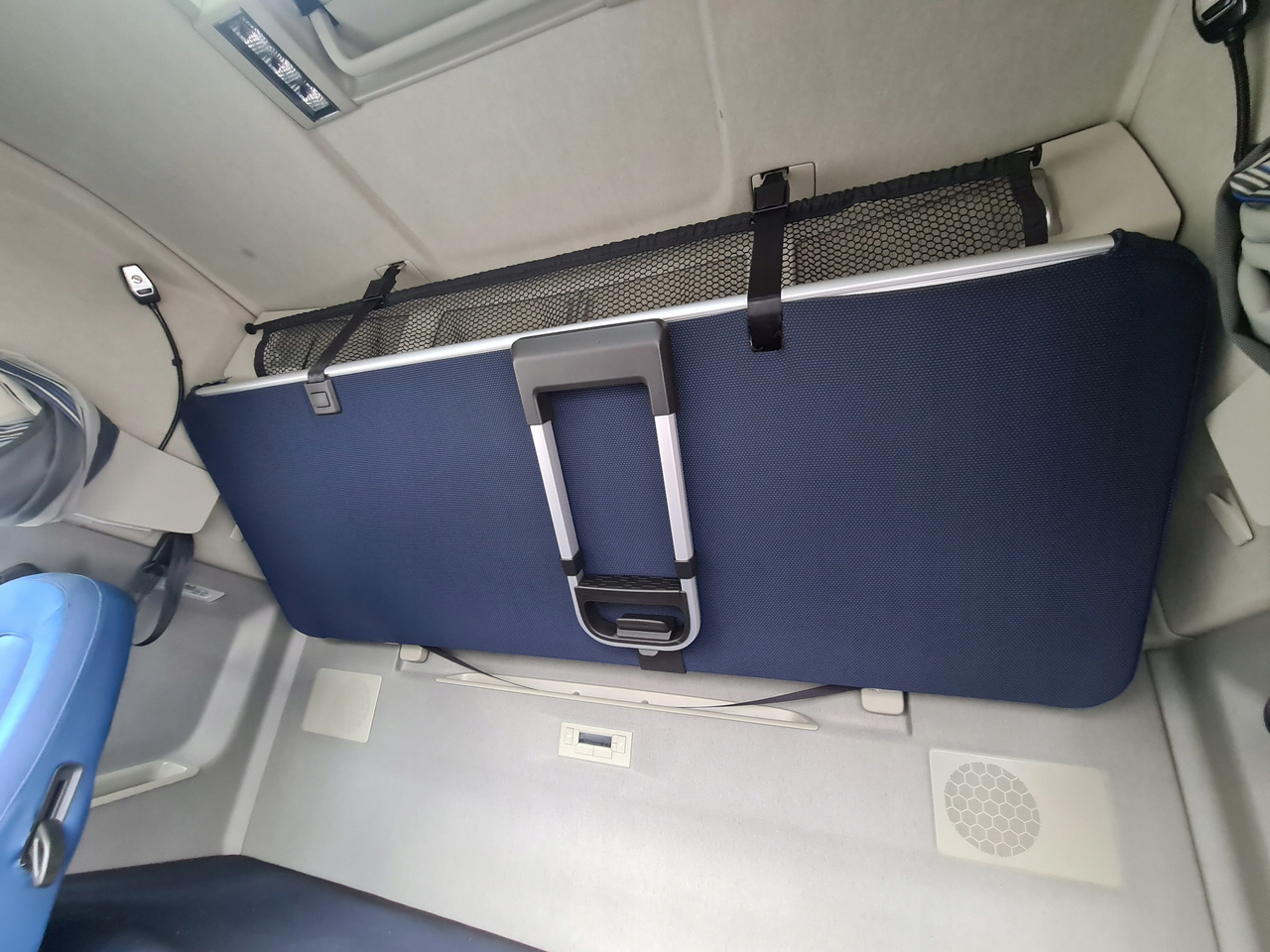 ŁÓŻKO KOMPLETNE GÓRNE LEŻANKA MOCOWANIA VOLVO FH 5 EURO 6 - Seat for Truck: picture 1 ŁÓŻKO KOMPLETNE GÓRNE LEŻANKA MOCOWANIA VOLVO FH 5 EURO 6 - Seat for Truck: picture 1