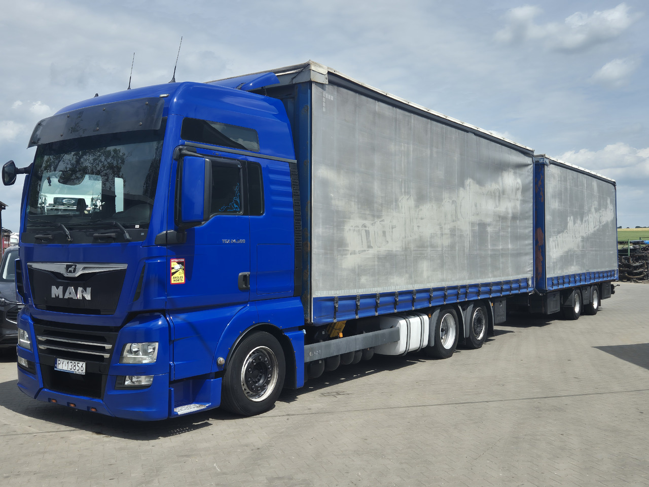 MAN tgx 24,500 - Curtainsider truck: picture 2 MAN tgx 24,500 - Curtainsider truck: picture 2
