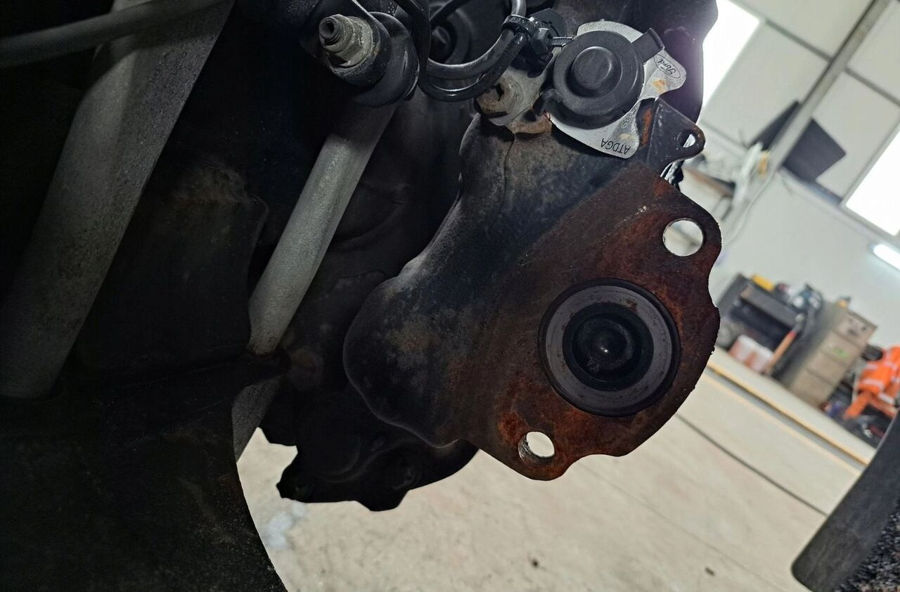 MERITOR ZACISK HAMULCOWY MERITOR PRAWY LUB LEWY TYŁ FORD F-MAX CARGO - Brake caliper for Truck: picture 2 MERITOR ZACISK HAMULCOWY MERITOR PRAWY LUB LEWY TYŁ FORD F-MAX CARGO - Brake caliper for Truck: picture 2