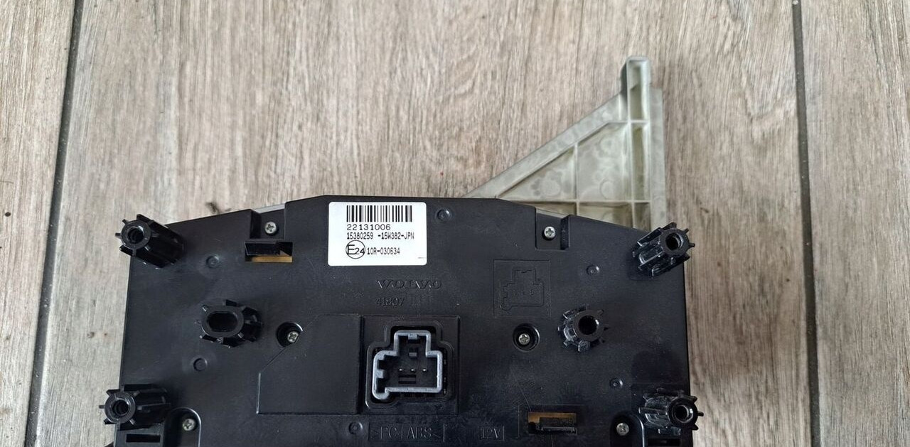 OEM PANEL NAWIEWU OGRZEWANIA KLIMATYZACJI VOLVO FH 4 22131006 - Tachograph for Truck: picture 3 OEM PANEL NAWIEWU OGRZEWANIA KLIMATYZACJI VOLVO FH 4 22131006 - Tachograph for Truck: picture 3