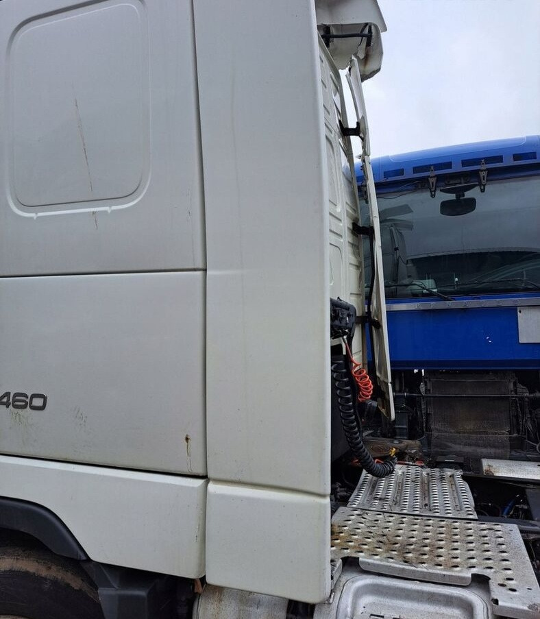 OWIEWKA LEWA SPOILER ZAKABINOWY VOLVO FH 12 13 - Aerodynamics/ Spoiler for Truck: picture 2 OWIEWKA LEWA SPOILER ZAKABINOWY VOLVO FH 12 13 - Aerodynamics/ Spoiler for Truck: picture 2