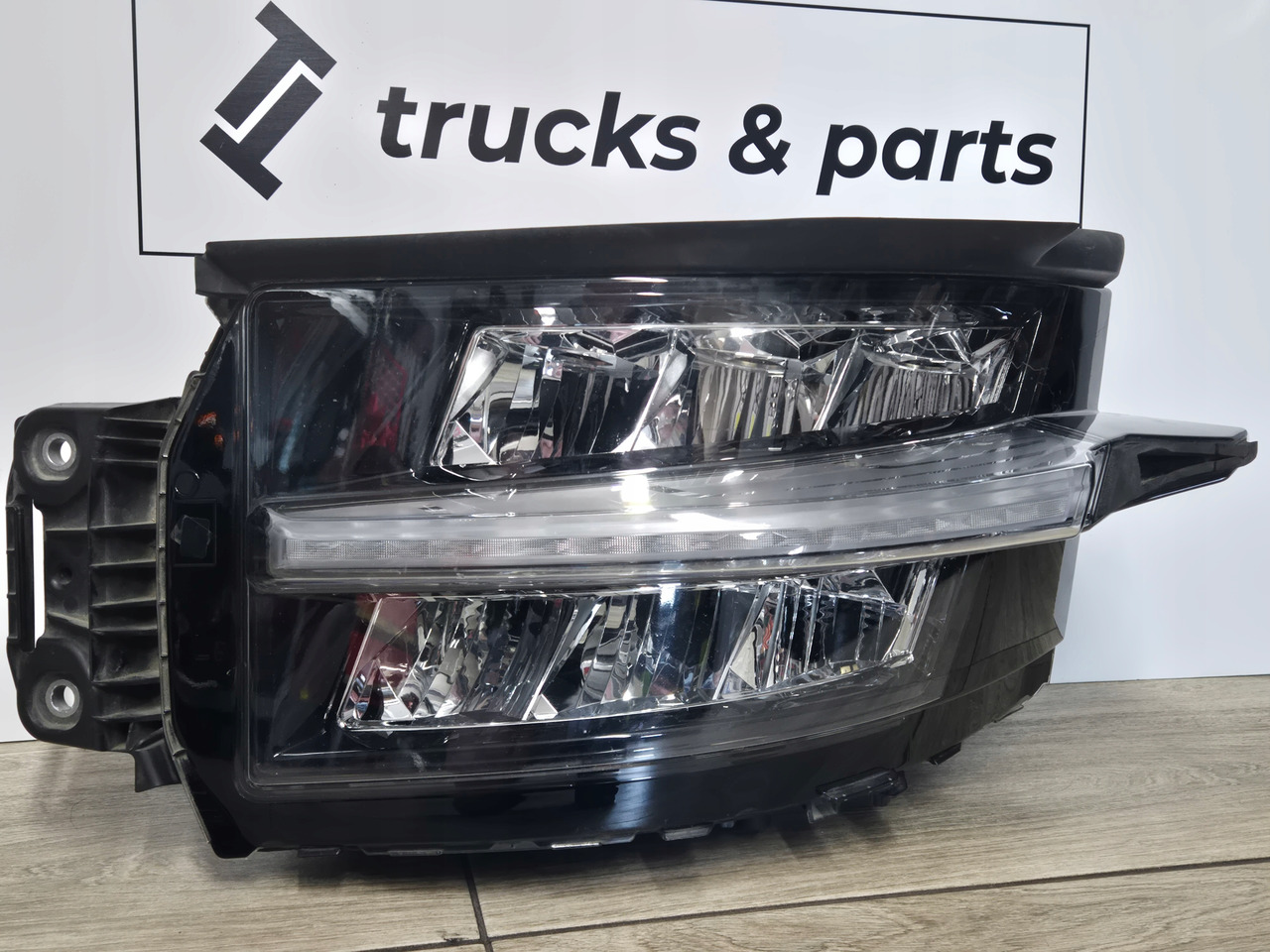 RENAULT REFLEKTOR LAMPA RENAULT RANGE T GAMA T EVOLUTION EVO LED LEWA - Headlight for Truck: picture 2 RENAULT REFLEKTOR LAMPA RENAULT RANGE T GAMA T EVOLUTION EVO LED LEWA - Headlight for Truck: picture 2