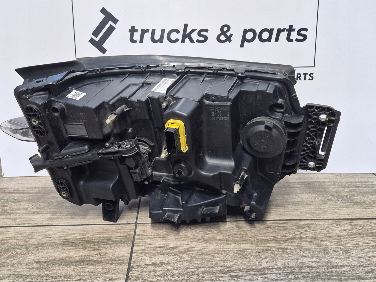 RENAULT REFLEKTOR LAMPA RENAULT RANGE T GAMA T EVOLUTION EVO LED LEWA - Headlight for Truck: picture 3 RENAULT REFLEKTOR LAMPA RENAULT RANGE T GAMA T EVOLUTION EVO LED LEWA - Headlight for Truck: picture 3