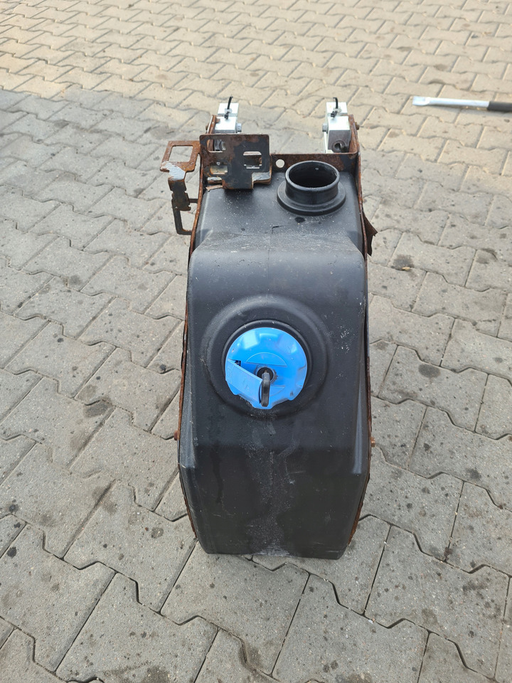 RENAULT ZBIORNIK ADBLUE Z MOCOWANIAMI RENAULT GAMA D VOLVO FL EURO 6 - AdBlue tank for Truck: picture 2 RENAULT ZBIORNIK ADBLUE Z MOCOWANIAMI RENAULT GAMA D VOLVO FL EURO 6 - AdBlue tank for Truck: picture 2