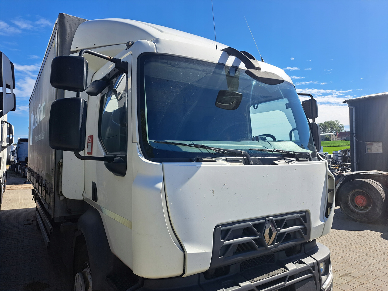 Renault GAMA D - Cab for Truck: picture 1 Renault GAMA D - Cab for Truck: picture 1